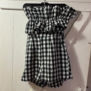 Sleeveless romper with pockets